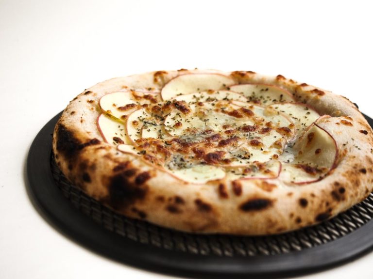 Gorgonzola Apple Pizza