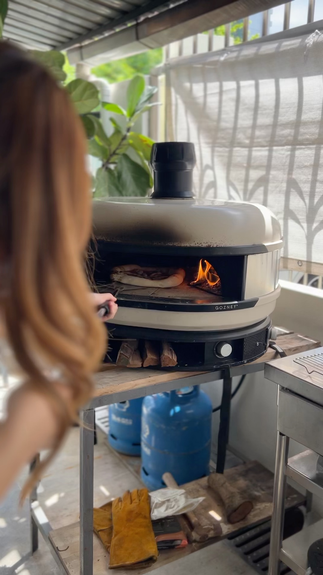 參加者親手操作高溫 Pizza 爐