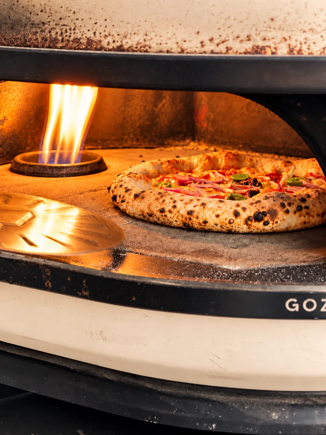 Pizza 在專業 Pizza 爐烘烤